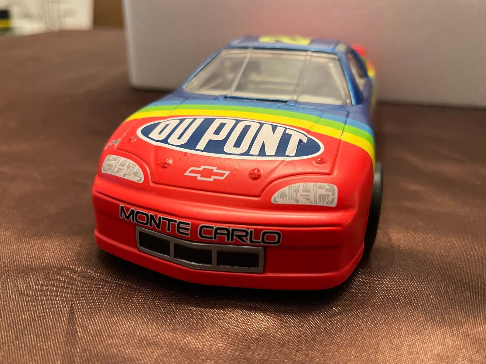 1998 1/24 Jeff Gordon NASCAR diecast Dupont Monte Carlo by Hasbro with Case