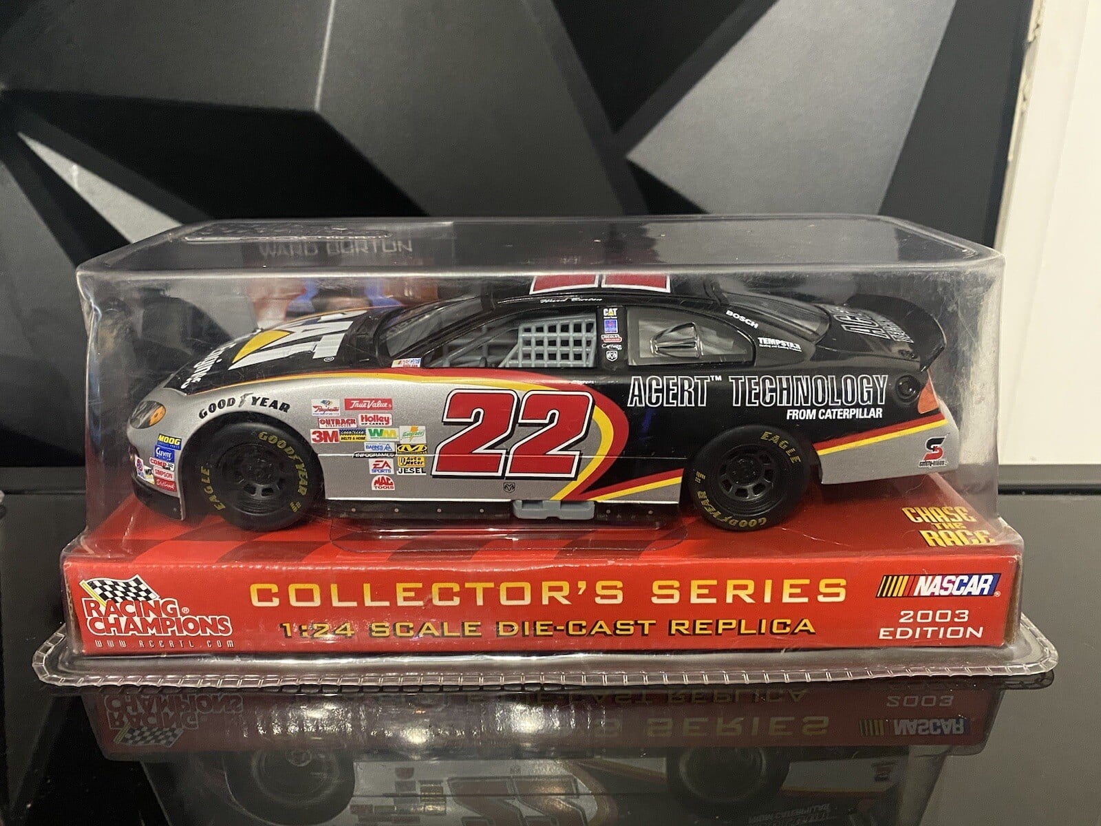 2003 Racing Champions Brett Bodine Hooters 1:24 Collector Series Nascar dodge